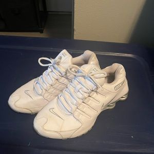 Womens size 9 1/2 Nike Shox sneaker